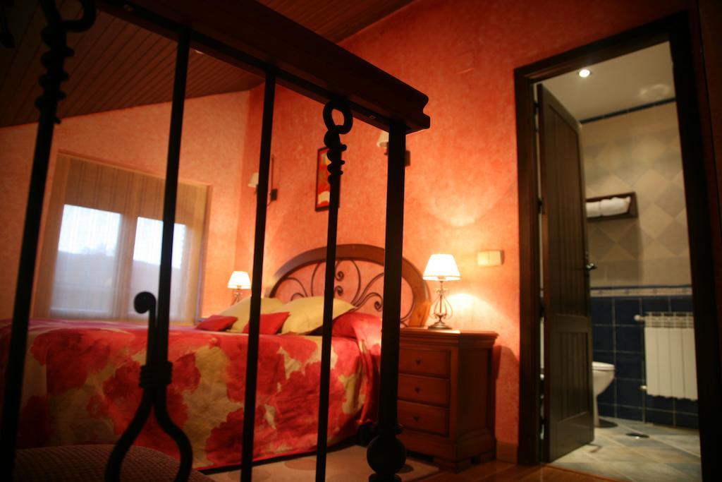 La Galamperna Hotel Nava del Barco Room photo